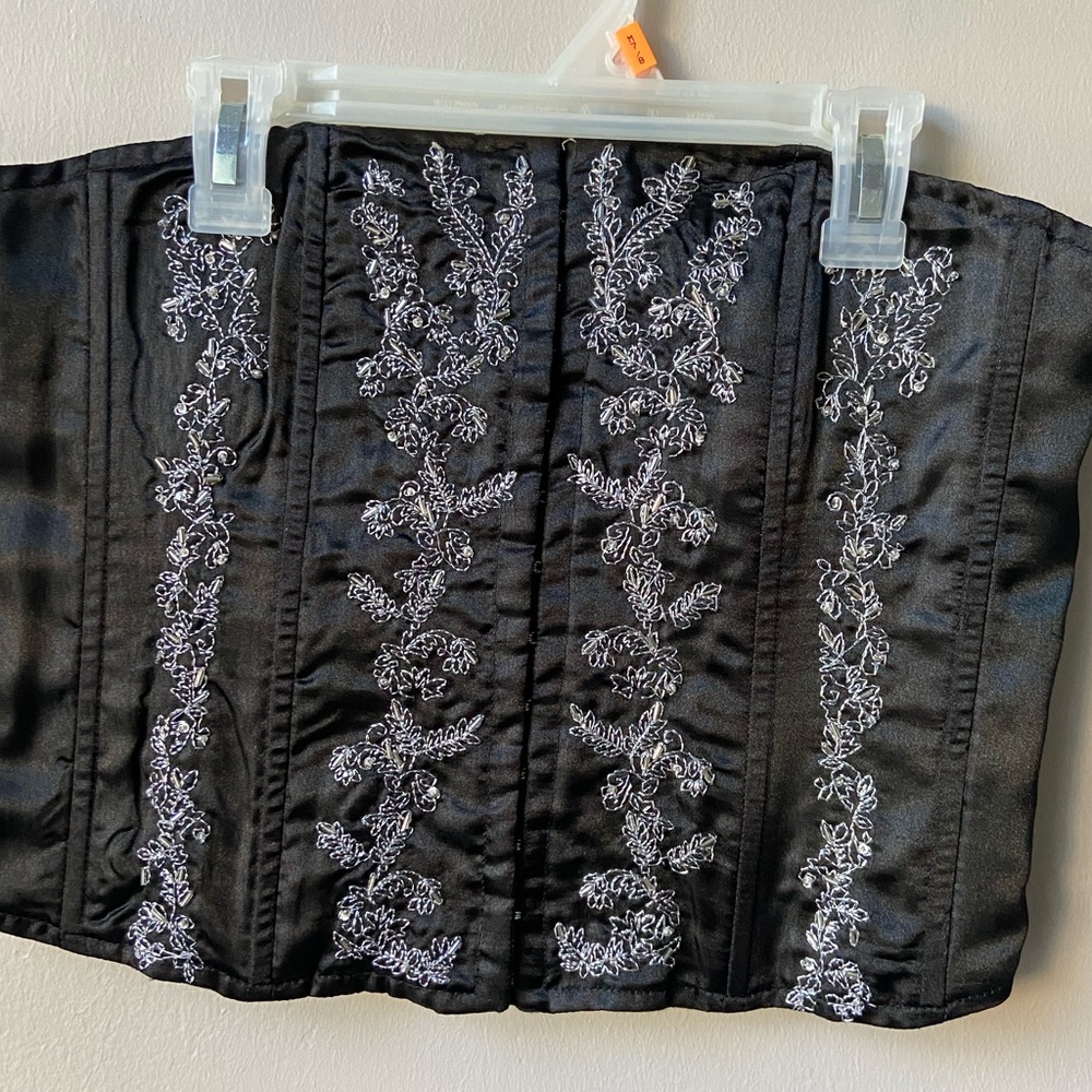 Strapless structure corset